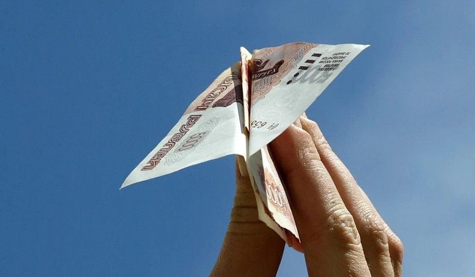 Переводить деньги за границу можно в рублях – разъясняет ЦБ 